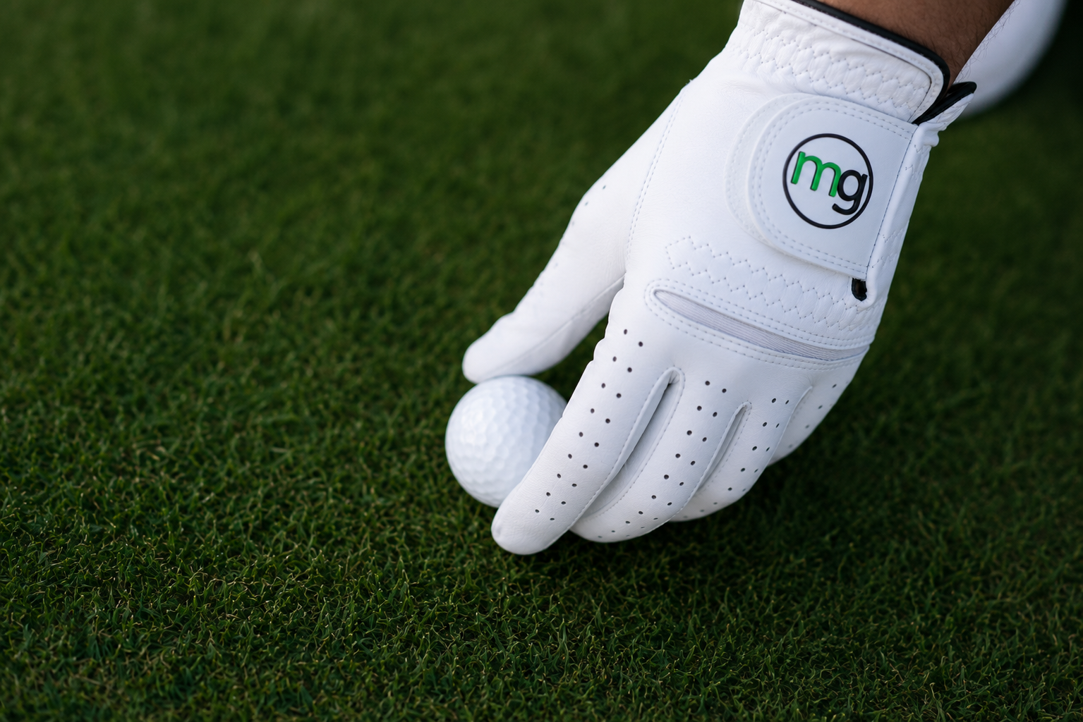 How Many Rounds Does a Golf Glove Last? Lifespan, Wear Signs and Care Tips